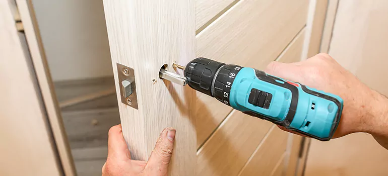 Old Door Knob Repair in Wekiwa Springs, FL